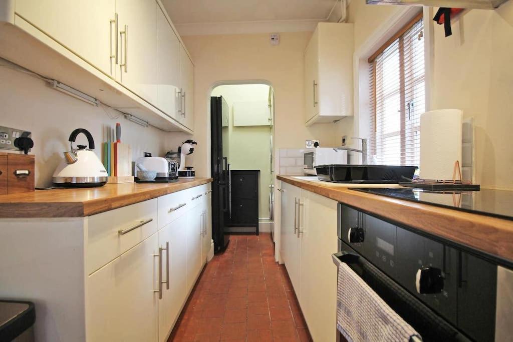 In The Heart Of Chester, Historical & Stylish Exterior photo